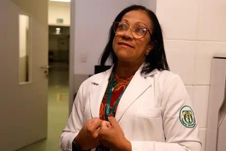 Martha Menezes Lucas, terapeuta ocupacional do Into, conta de 90% de seus pacientes são motociclistas (Tânia Rêgo/Agência Brasil)