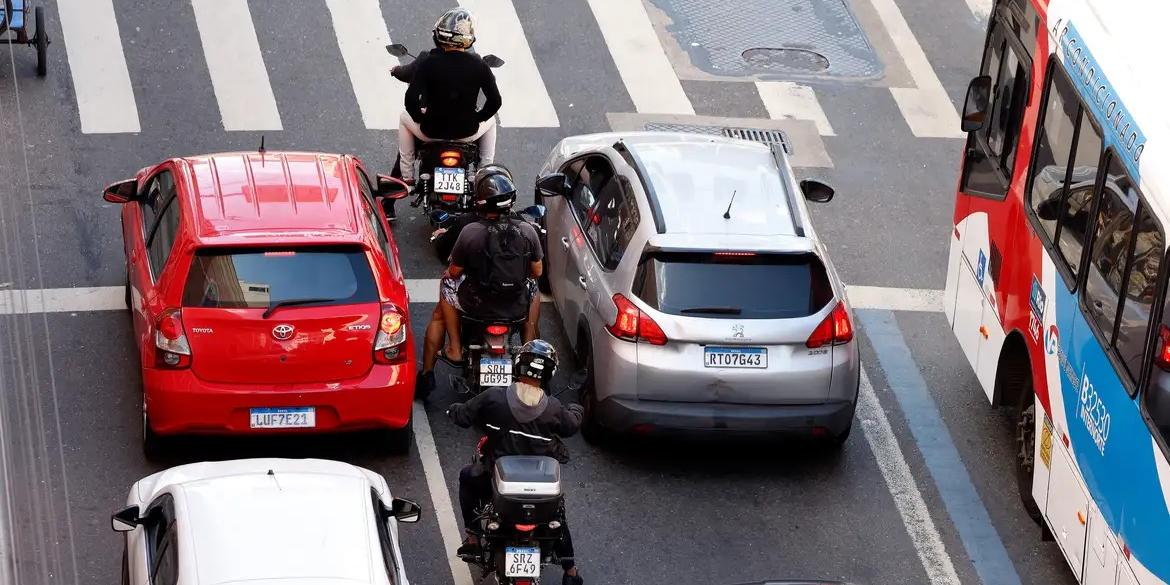 Em 2024, 1.450 cirurgias eletivas de alta complexidade deixaram de ser realizadas no Into por causa das transferências de emergência. Um em cada cinco desses pacientes transferidos havia sofrido uma lesão grave em uma moto (Tânia Rêgo/Agência Brasil)