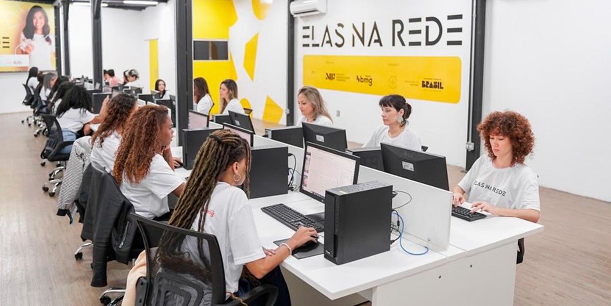 "Elas na Rede" promove curso gratuito pensado para mulheres que querem se conectar com o mundo digital (BMG/Divulgação)