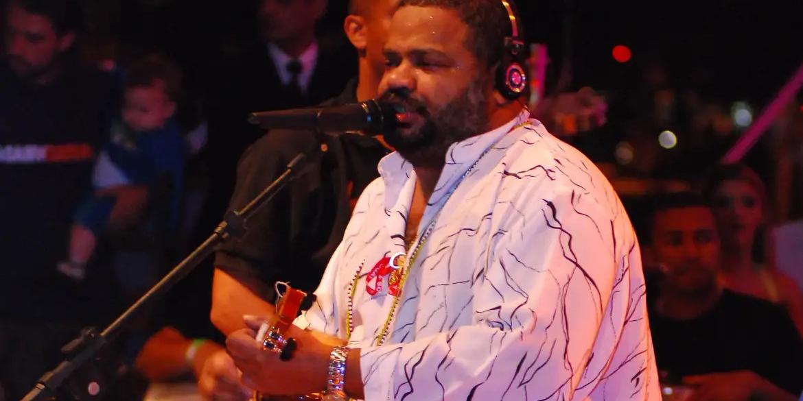 Cantor e compositor de samba e pagode, Arlindo Cruz faleceu em agosto deste ano (Silvio Tanaka/Wikimedia Commons)