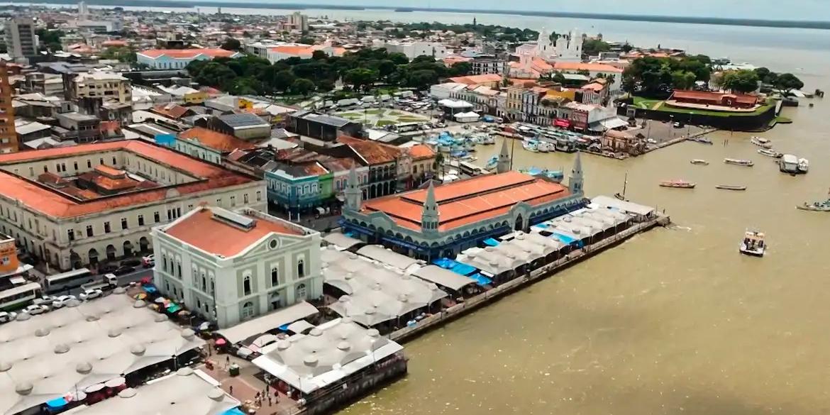 Após reafirmar a realização da COP 30 na cidade de Belém, os organizadores brasileiros publicaram nota informando que o número de leitos disponíveis na cidade já supera em mais de 3 mil a demanda gerada pelos 50 mil participantes esperados para a conferência (Frame TV Brasil)