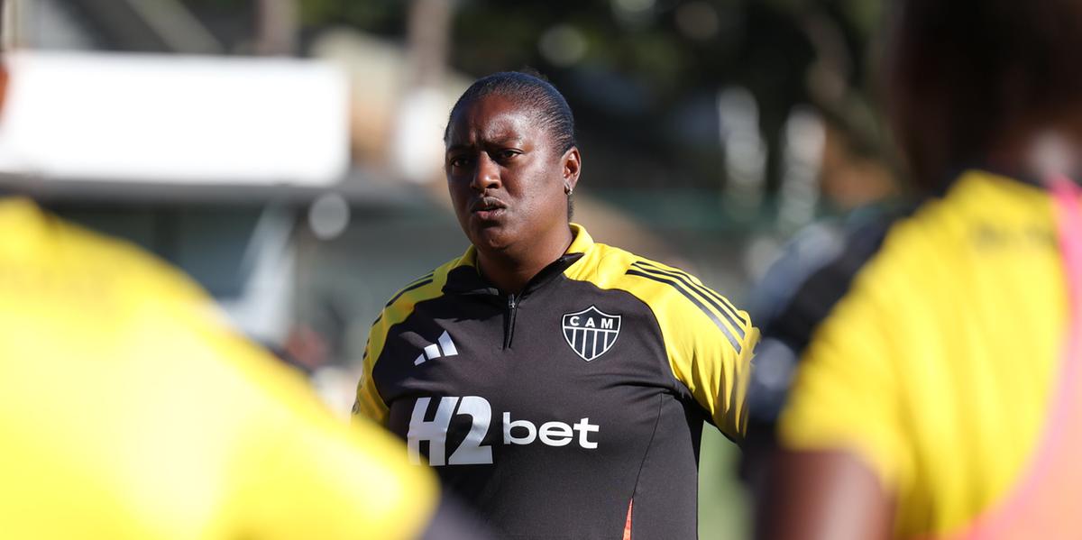 Treinadora das Vingadoras conseguiu o objetivo que era voltar á elite do futebol feminino no país (Foto: Daniela Veiga / Atlético)
