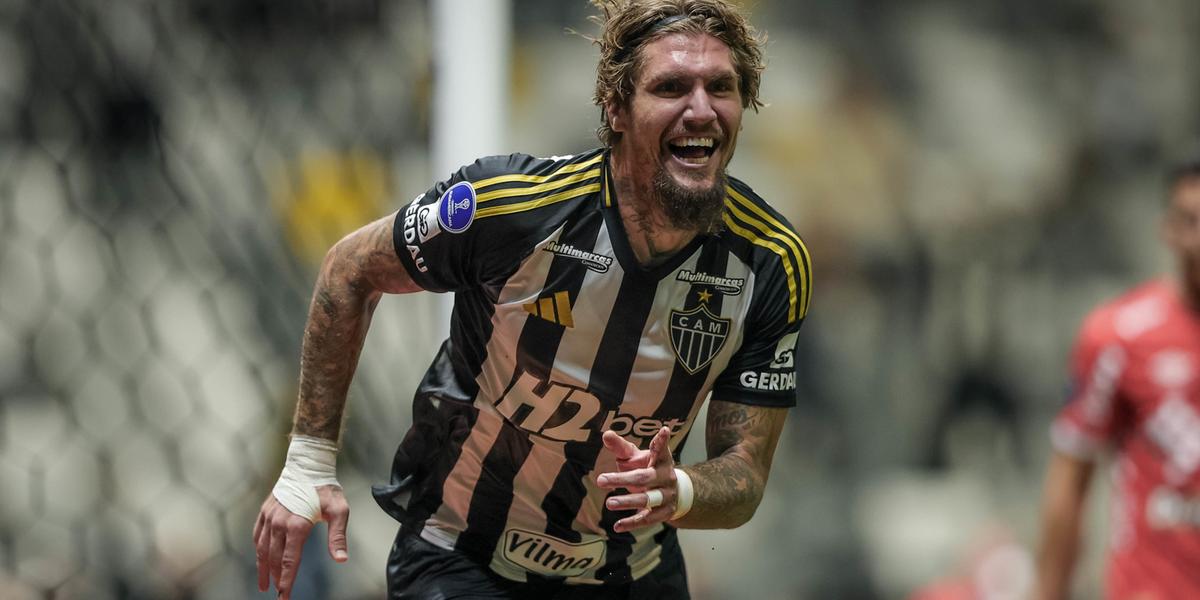 Zagueiro alvinegro renovou o vínculo até 2029 (Foto: Pedro Souza / Atlético)