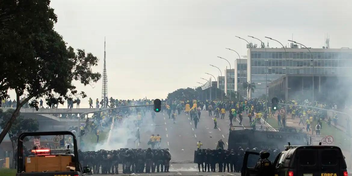 Entre as 1.190 pessoas que o Supremo contabiliza como responsabilizados, estão ainda 552 acusados que firmaram Acordo de Não Persecução Penal com o Ministério Público Federal (MPF), livrando-se dos processos em troca de assumirem a culpa por crimes mais brandos e cumprirem algumas condições estabelecidas pelo Supremo (Joedson Alves/Agência Brasil)