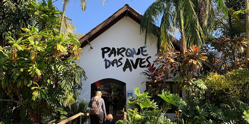 O Parque das Aves teve mais de 113 mil visitantes ao longo de julho deste ano, um aumento de 18% na comparação com o mesmo período de 2024, que registrou 97 mil pessoas. Entre os visitantes estão brasileiros, argentinos e paraguaios (Divulgação/Viaje Paraná)