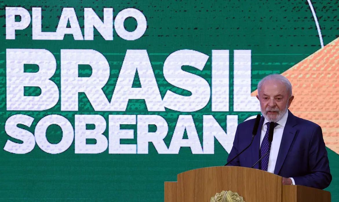 O presidente da República, Luiz Inácio Lula da Silva, fala durante assinatura da medida provisória (MP) Brasil Soberano., no Palácio do Planalto (José Cruz/Agência Brasil)