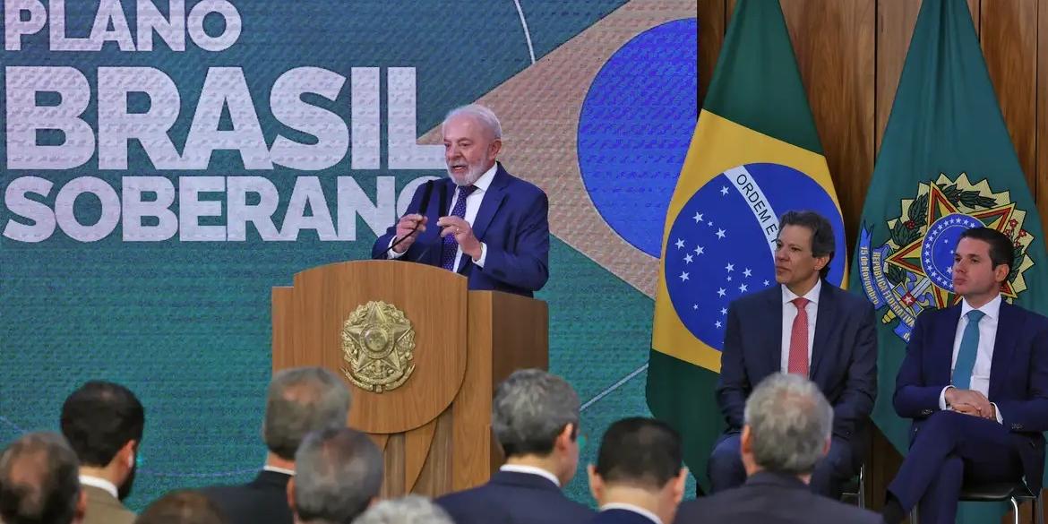 O presidente da República, Luiz Inácio Lula da Silva, fala durante assinatura da medida provisória (MP) Brasil Soberano., no Palácio do Planalto (José Cruz/Agência Brasil)