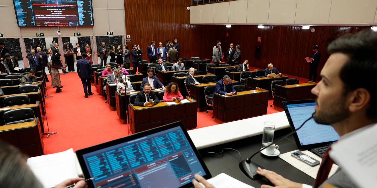 Assembleia aprova, em 2º turno, projeto que veta uso de recursos do Estado para pagar cachês de artistas condenados por violência doméstica (Guilherme Dardanhan)