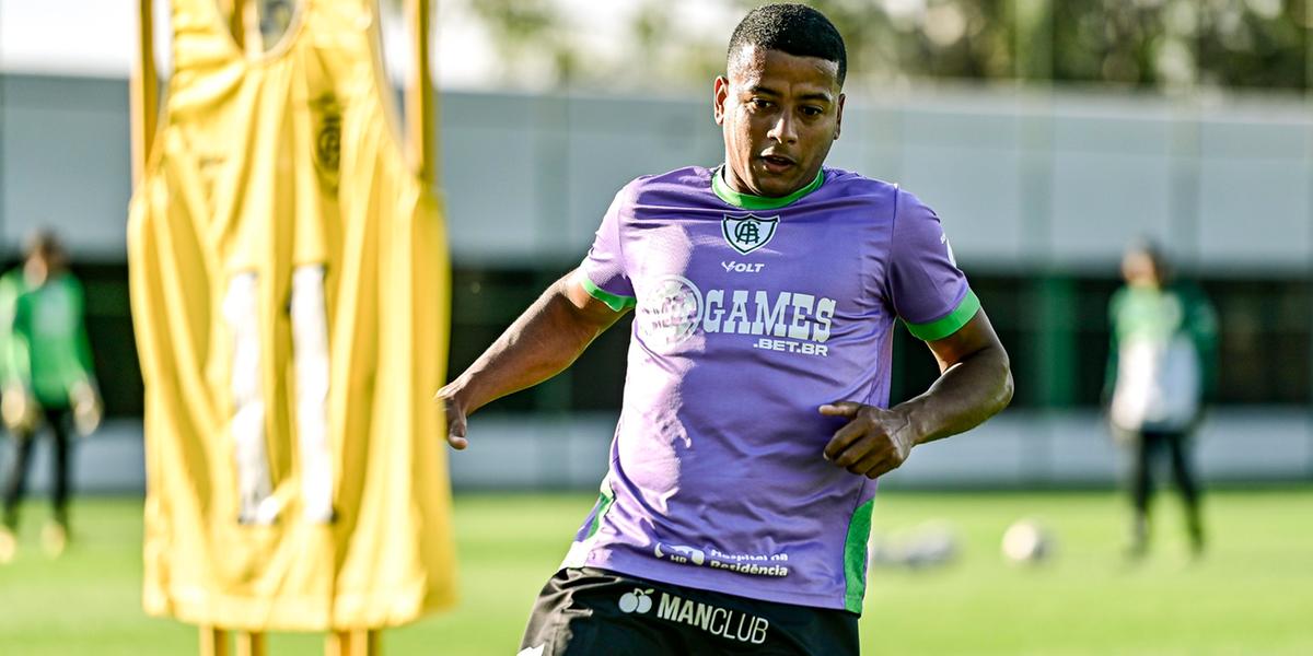 Maguinho chega ao Coelho para tentar ajudar time a fugir da série C (Mourão Panda / América)