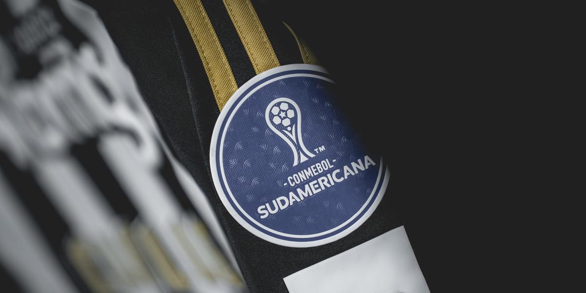 Cuca define a escalação do time que enfrenta os argentinos (Foto: Pedro Souza / Atlético)