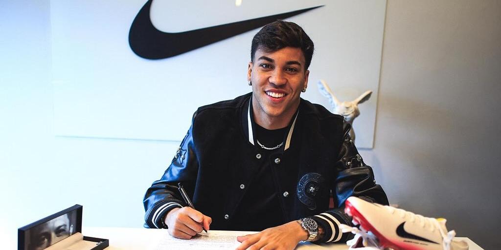 Artilheiro celeste está com novo patrocinador (Reprodução: Instagram)
