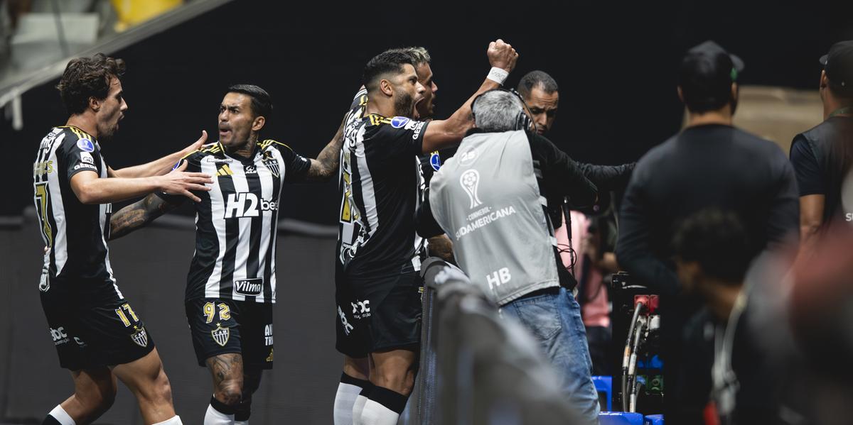 Hulk marcou no fim do jogo depois da assistência de Reinier (Foto: Pedro Souza / Atlético)