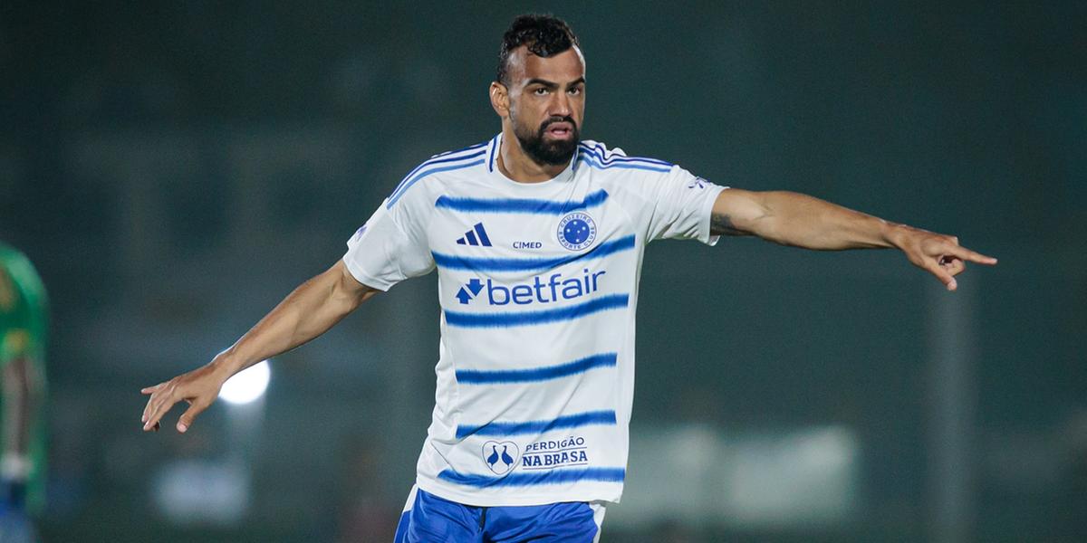 Zagueiro ficou na bronca com a arbitragem (Foto: Rapha Marques/Cruzeiro)