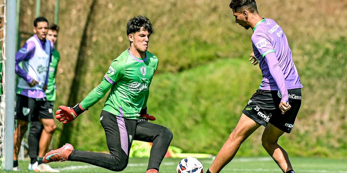 América deve ter jovem da base como goleiro titular na reta final da série B (Mourão Panda / América)