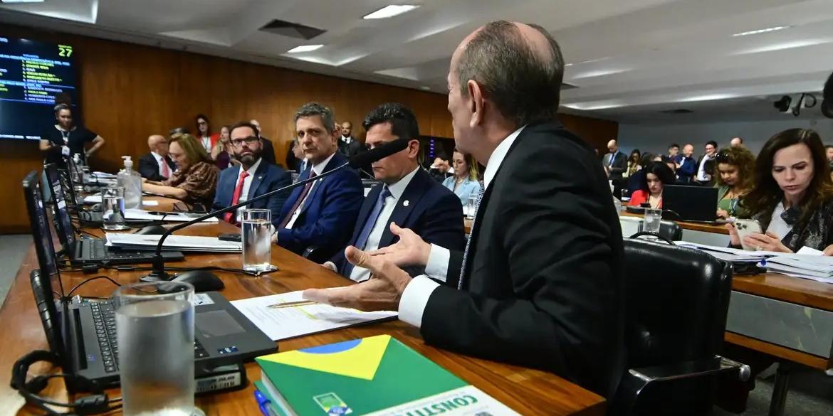 Emenda aprovada prevê que, após a confirmação dos votos de cada eleitor, “o arquivo de registro digital de votos será atualizado e assinado digitalmente, com aplicação do registro de horário no arquivo log, de maneira a garantir a segurança e auditabilidade” (Geraldo Magela/Agência Senado)