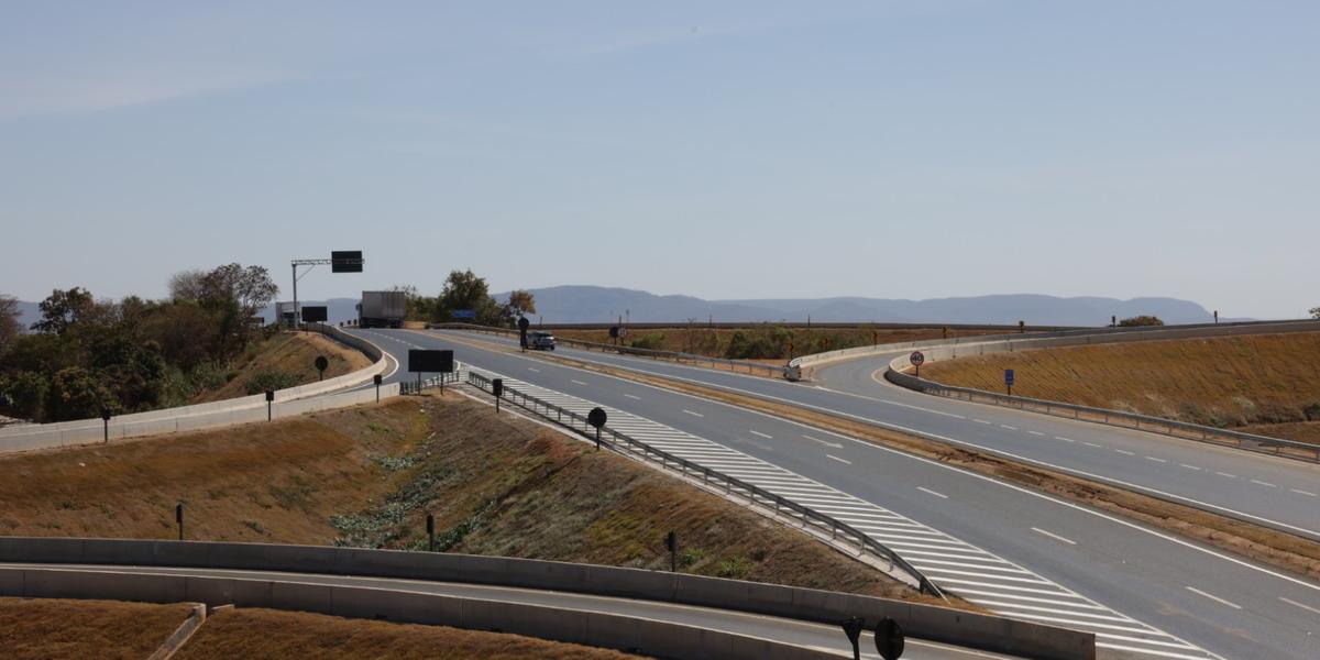 Novo Contorno Viário de Montes Claros, com 14 quilômetros de extensão, conecta as BRs 135, 365 e 251 e retira tráfego pesado da área urbana (Gil Leonardi / Imprensa MG)