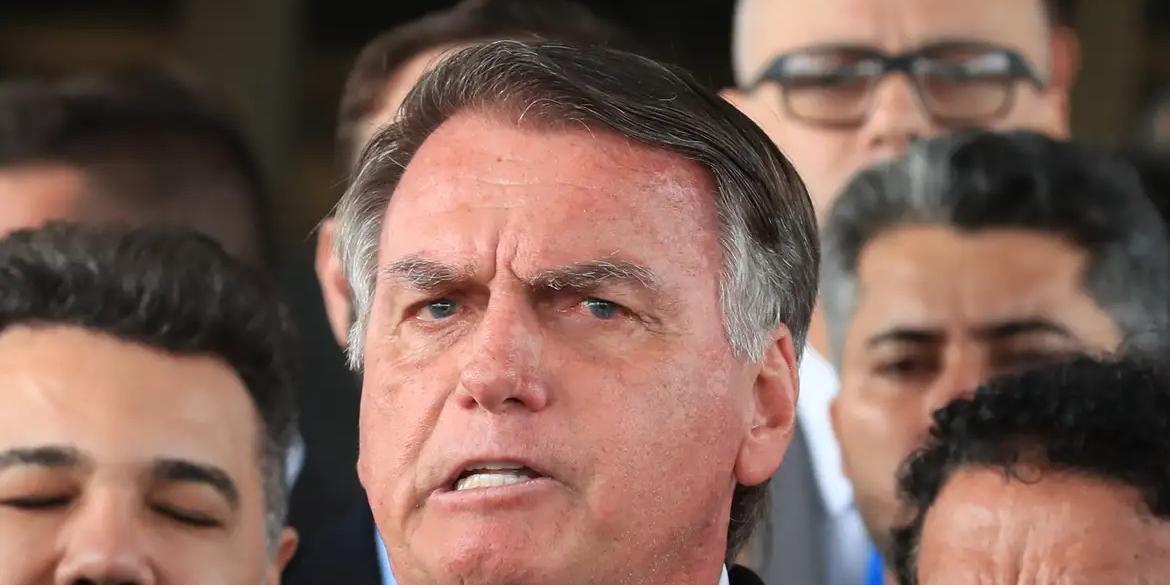 Bolsonaro e seu filho Eduardo, segundo a decisão, teriam atuado junto ao governo dos Estados Unidos com a finalidade de submeter o funcionamento da Suprema Corte brasileira “ao crivo de outro Estado estrangeiro” (Lula Marques/Agência Brasil)