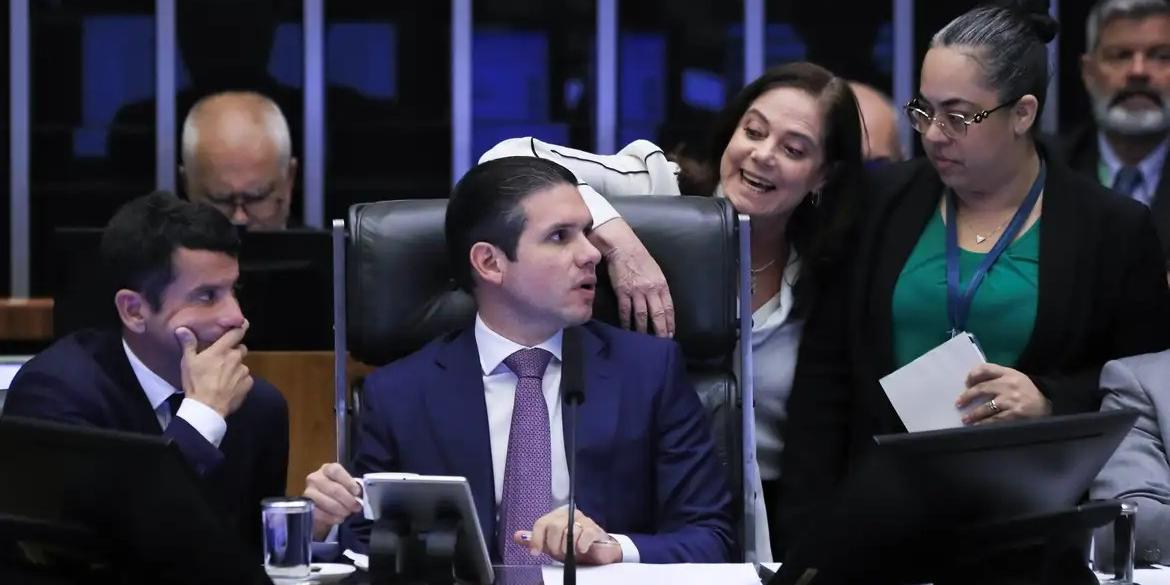 Sessão da Câmara que votou a urgência do PL de Isenção de Imposto de Renda pra quem ganha até R$ 5 mil (Lula Marques/Agência Brasil)