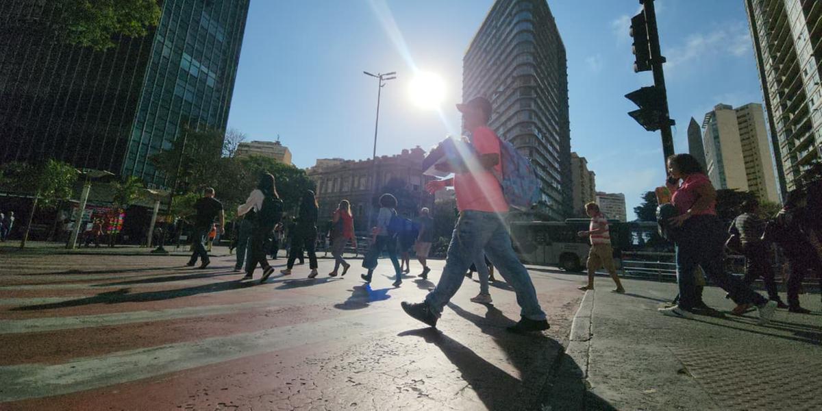 Previsão do Inmet aponta temperaturas de até 31°C e umidade relativa do ar próxima de 20% em Belo Horizonte nos próximos dias (Maurício Vieira)