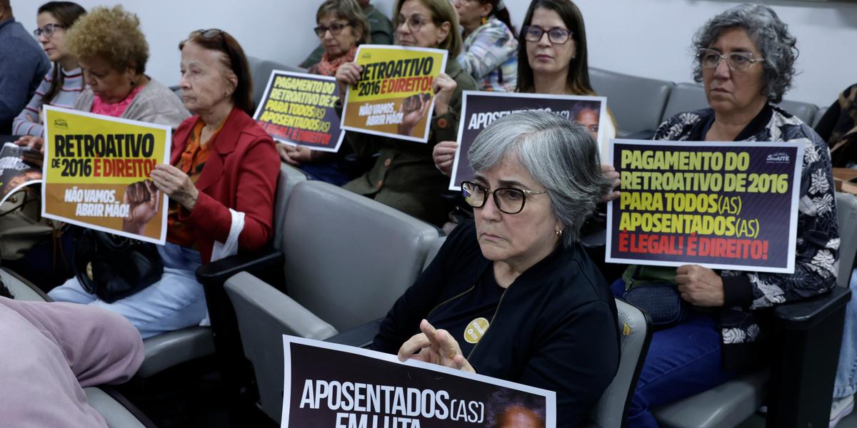 Audiência pública na ALMG discutiu o pagamento de retroativos devidos a aposentados da educação; governo admite dívida, mas não apresenta data para quitação (Guilherme Bergamini/ALMG)