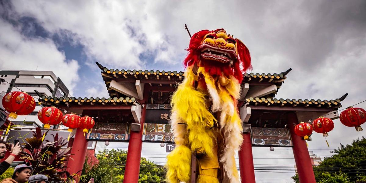 Conhecido por ser o maior reduto da comunidade japonesa fora do Japão, o bairro da Liberdade também concentra traços de outras culturas asiáticas, combinando tradição, história, gastronomia e entretenimento em um só lugar (Tereza Sá)
