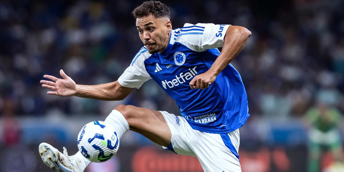 Eduardo foi suspenso por quatro partidas e pode desfalacar o Cruzeiro no Brasileirão (Foto: Gustavo Aleixo/Cruzeiro)