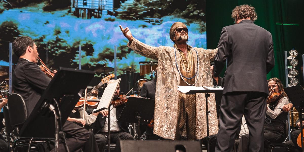 Carlinhos Brown e Orquestra Ouro Preto (@paschoabarbara/divulgação)