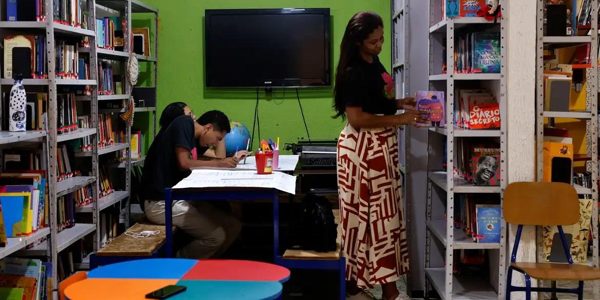 Biblioteca comunitária Atelier das Palavras, no morro da Mangueira, zona norte do Rio (Tânia Rêgo/Agência Brasil)