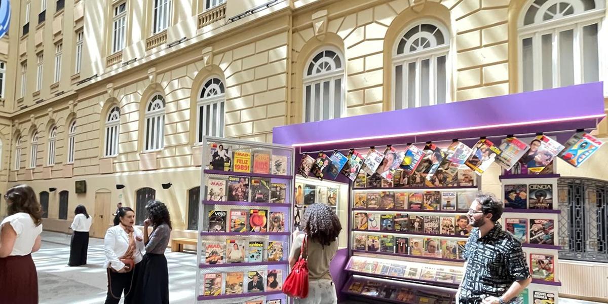 Além das obras de arte, a exposição inclui revistas, panfletos, capas de discos e outros objetos que marcaram a década de 1980 (Valéria Marques / Hoje em Dia)