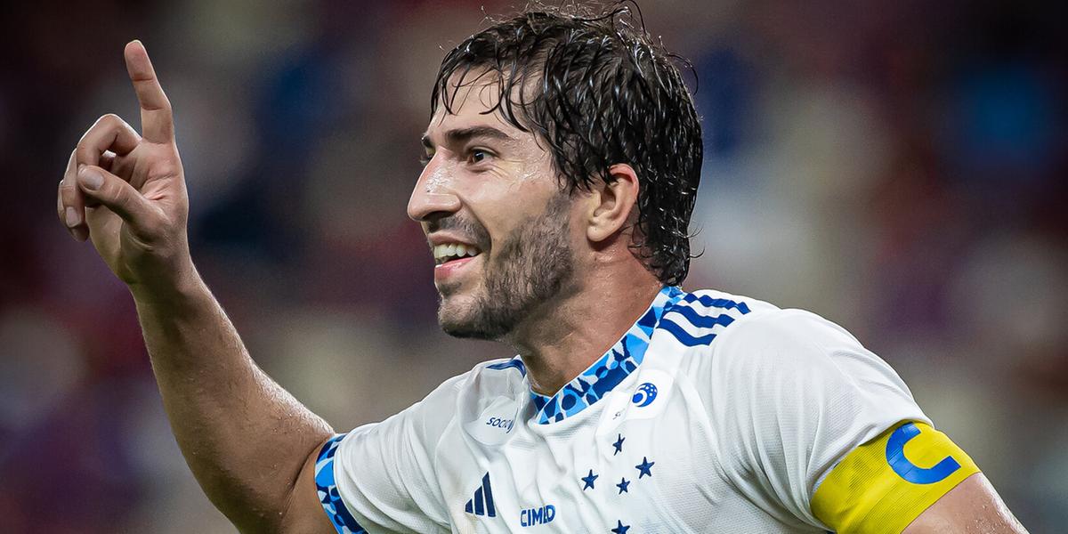 Capitão celeste completará 300 jogos com a camisa cinco estrelas diante do rival (Foto: Samuel Andrade)
