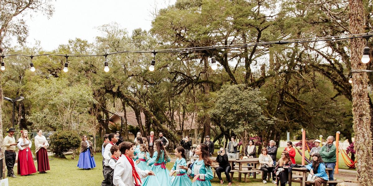 Programação inclui apresentações de danças tradicionalistas, música ao vivo e oficina de chimarrão com brindes (Divulgação/Parque do Caracol)
