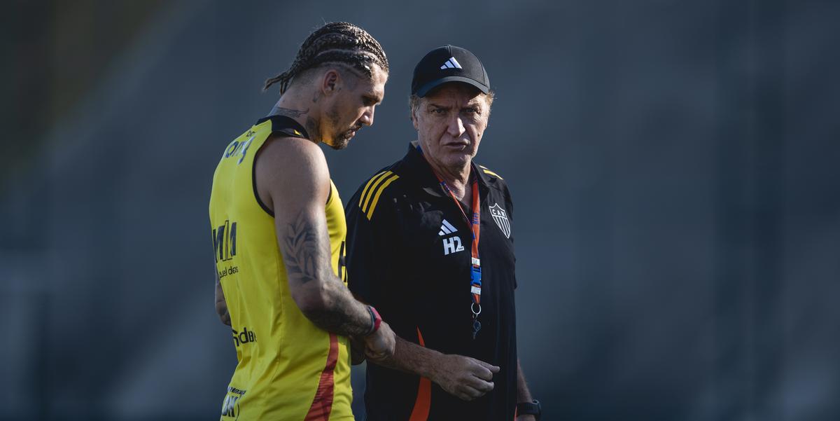 Zagueiro esteve em campo na tarde desta terça-feira e pode ganhar condições de jogo (Foto: Pedro Souza / Atlético)
