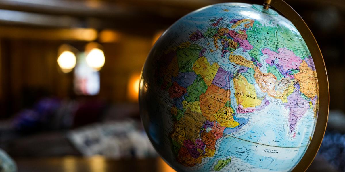 Entre os destinos mais procurados pelos estudantes estão Canadá, Estados Unidos, Inglaterra, Austrália e diversas cidades da Europa (Kyle Glenn via Unsplash)