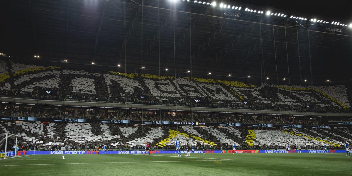 Festa da torcida do Galo durante o jogo (Foto: Pedro Souza / Atlético)