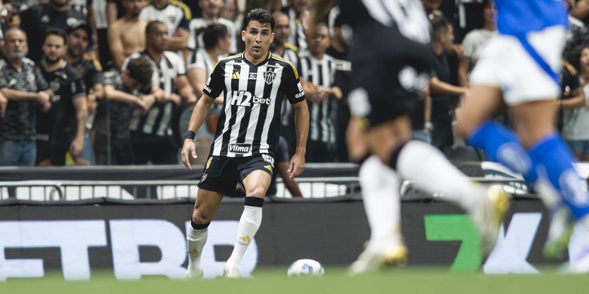Zagueiro lamentou as falhas da equipe na partida (Foto: Pedro Souza / Atlético)