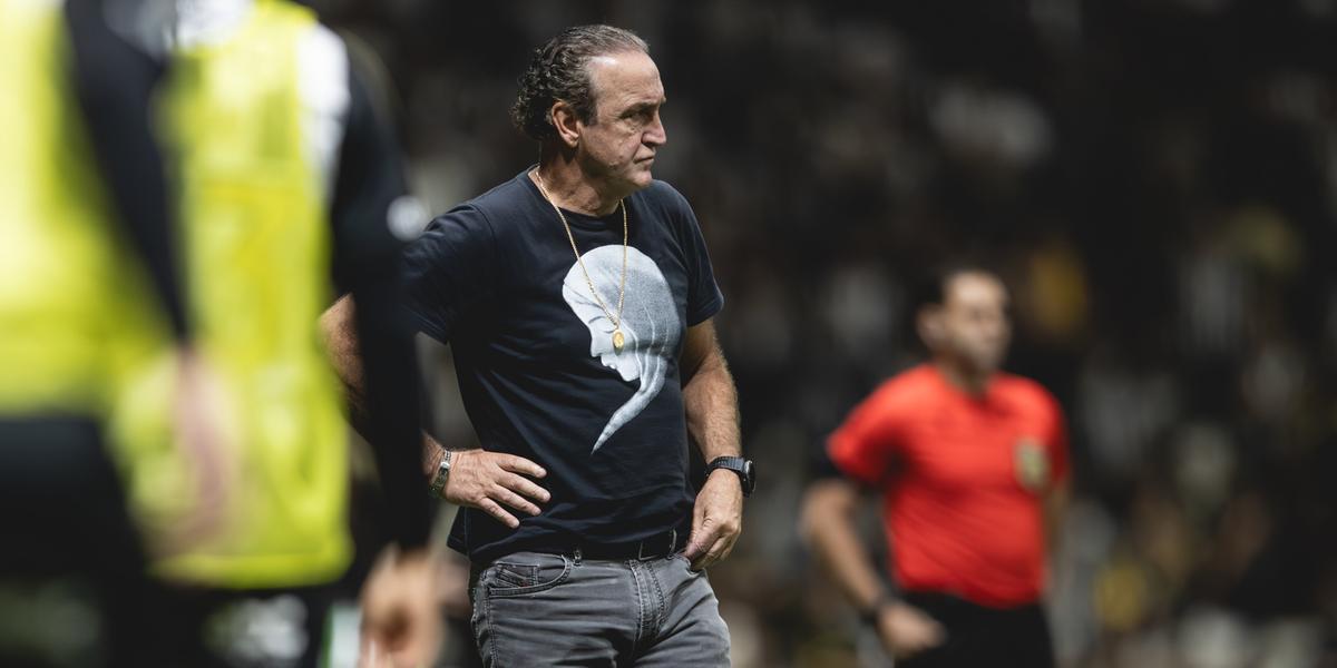 Treinador foi questionado sobre a mudança de Scarpa no jogo (Foto: Pedro Souza / Atlético)