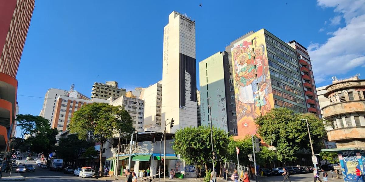 Pinturas nas empenas dos prédios na Raul Soares já começaram (MAurício Vieira/Hoje em Dia)