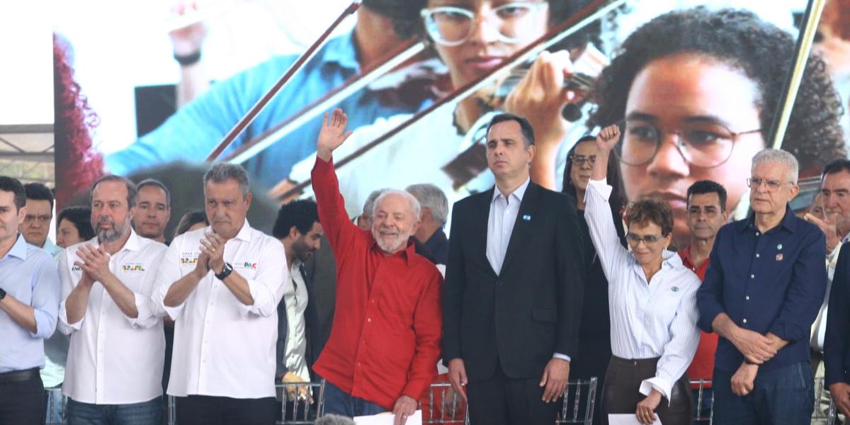 Lula discursa em Contagem, onde acusou Eduardo Bolsonaro de traição e criticou tentativa de interferência internacional nos processos contra Jair Bolsonaro (Maurício Vieira/Hoje em Dia)