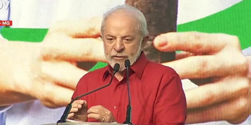 Presidente Lula durante a inauguração do Centro de Tecnologia e Inovação Agroindustrial da Acelen Renováveis, em Montes Claros, que terá a macaúba como base para combustíveis sustentáveis (Reprodução/GovBr)