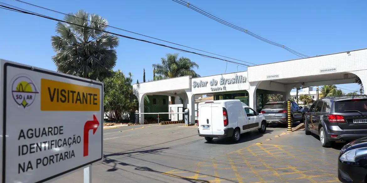 Moraes manda vistoriar carros e área externa da casa de Bolsonaro (Fabio Rodrigues-Pozzebom/ Agência Brasil)