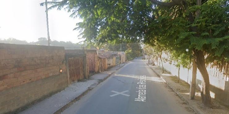 Caso ocorreu na Alameda das Perobas, no Vale das Acácias, em Ribeirão das Neves (Reprodução/ Google Street View)