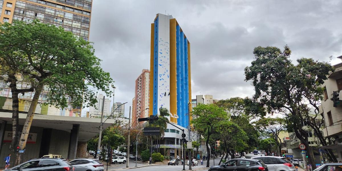Obra de Sylvia Amélia traz uma inovação inédita: em vez de pintura, será realizada uma instalação com acrílico, intitulada Pause, que projeta sombras em movimento ao longo do dia (Maurício Vieira/Hoje em Dia)