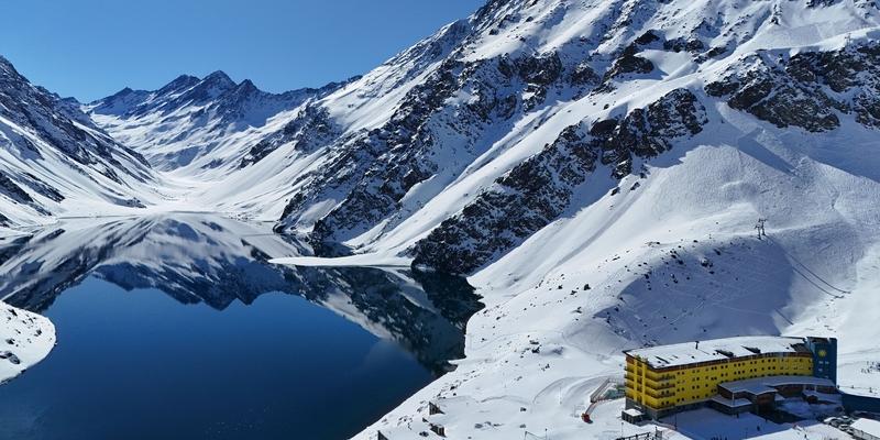 Pistas de Portillo recebem esquiadores de todo o mundo em cenário único da Cordilheira dos Andes (Divulgação)