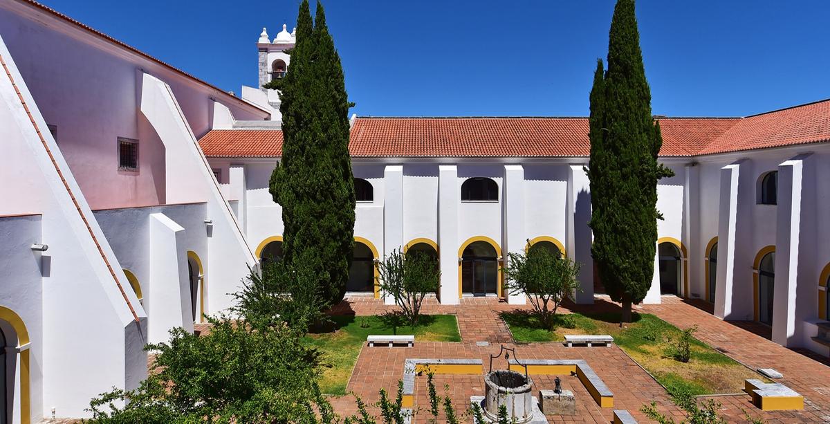 Arquitetura gótica do Convento de São Francisco, em Beja, acolhe hóspedes em ambiente de paz e tradição (Divulgação)