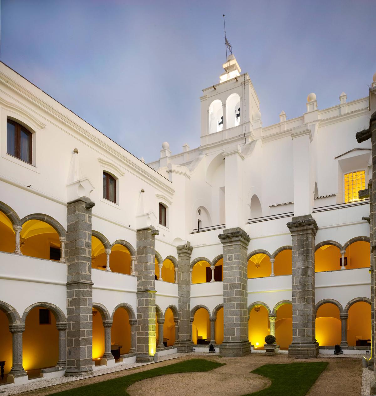 Hotel e spa de luxo, o Convento do Espinheiro Historic Hotel & Spa, em Évora, é um local carregado de simbolismo religioso (Divulgação)
