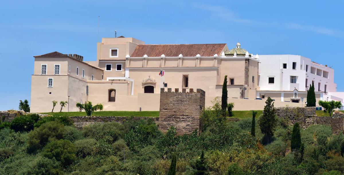 Fortaleza milenar com vista para o Rio Sado, hoje transformada na pousada Castelo de Alcácer do Sal (Divulgação)