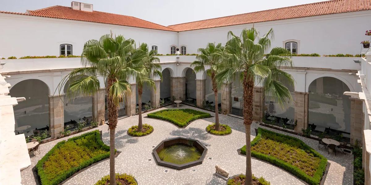 Localizado no centro histórico de Elvas, hotel preserva a arquitetura original de um edifício que já foi tribunal militar, quartel e casa de reclusão (Divulgação)