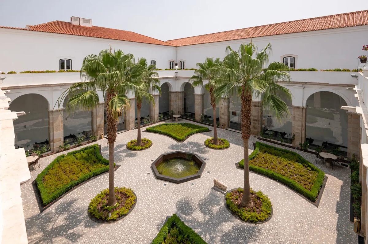 Localizado no centro histórico de Elvas, hotel preserva a arquitetura original de um edifício que já foi tribunal militar, quartel e casa de reclusão (Divulgação)