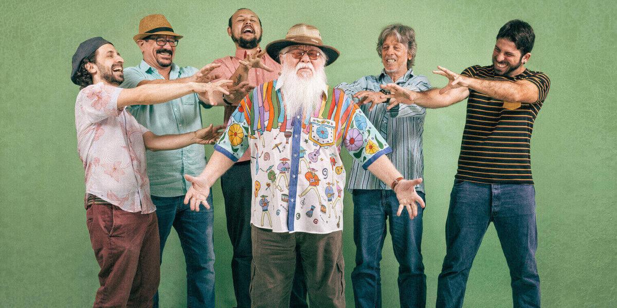 Conhecido como “o Bruxo”, Hermeto Pascoal é uma das atrações do Acessa BH. Albino e com baixa visão, condição que nunca o impediu de transformar sons do cotidiano em linguagem musical, artista é um dos grandes gênios da música brasileira (Gabriel Quintão)