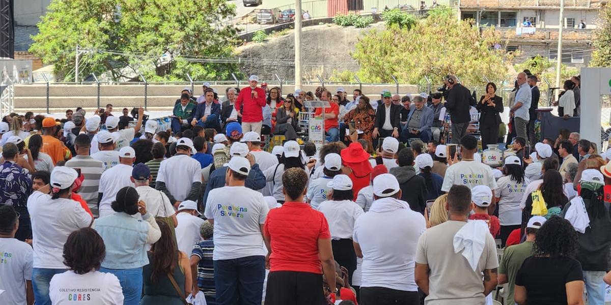 Lula esteve no Aglomerado da Serra, em BH, para lançar o programa Gás do Povo (Maurício Vieira/ Hoje em Dia )